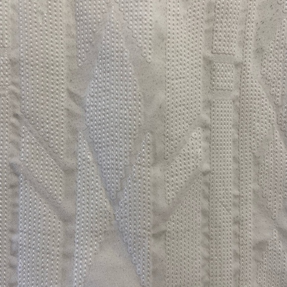 H&M white tank Aztec designed so pretty - Picture 2 of 4